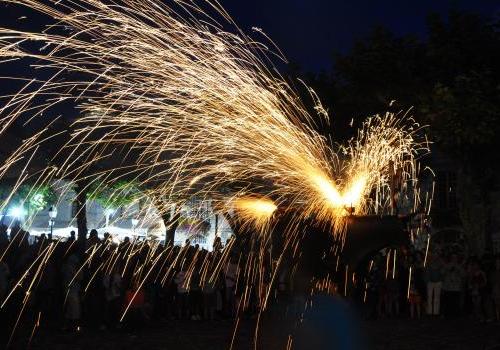 Toro de Fuego et confettis